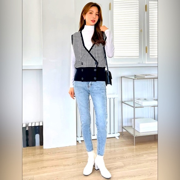 SHEIN Jackets & Blazers - DAZY geo pattern double breasted sleeveless cardigan 🐚